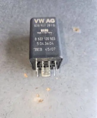Volkswagen Caddy Glow plug pre-heat relay 038907281B 0522120503 5043604