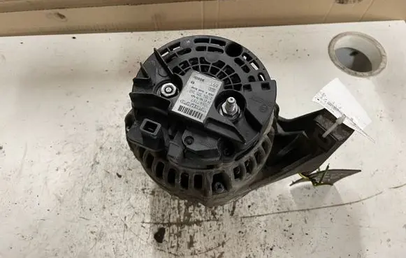 Volvo V50 Generator/alternator 30667787 0124525060