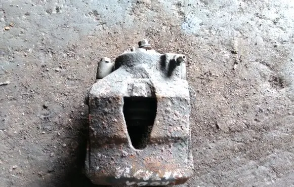 Skoda Octavia Mk1 (1U) Front brake caliper