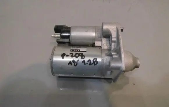 Peugeot 208 Starter motor 9671530880