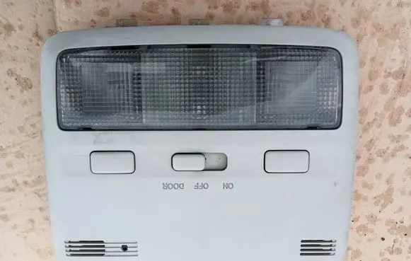 Toyota Avensis T250 Front seat light 17670010 8126305070 105BB3
