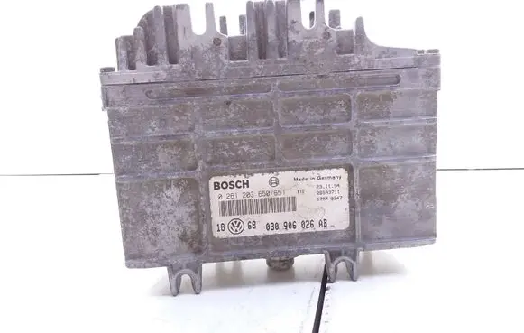 Volkswagen Golf III Engine control unit/module 030906026AB 0261203650