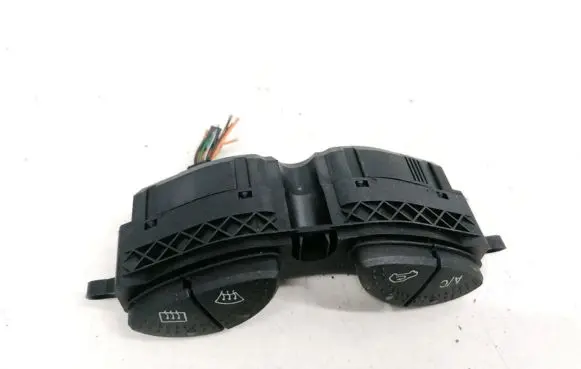 Ford Focus Windscreen/window heater switch 98AG19A945CF