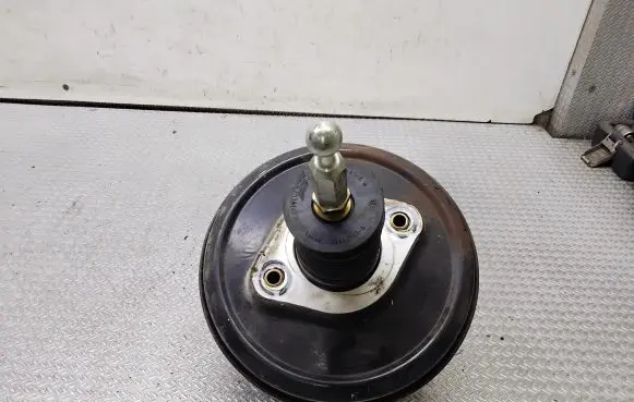 Volkswagen PASSAT B5 Brake booster 4B3612105