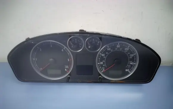 Volkswagen Sharan Speedometer (instrument cluster) 7M3920920L 110080131023