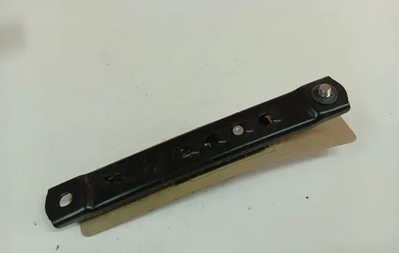 Honda CR-V Seat belt adjustment rail