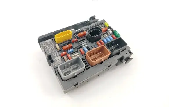 Citroen C4 Grand Picasso Fuse module 9667044880