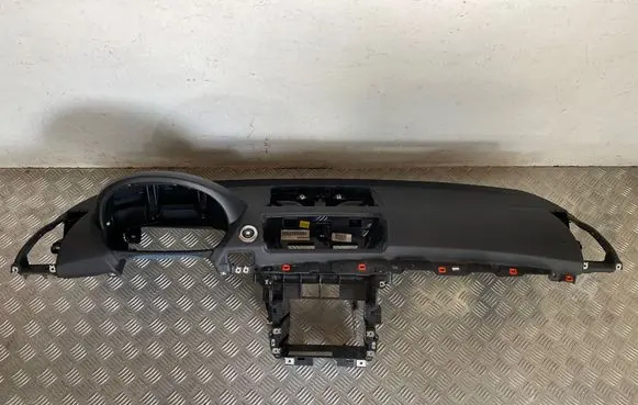 BMW 1 E81 E87 Dashboard 34017469 75064014
