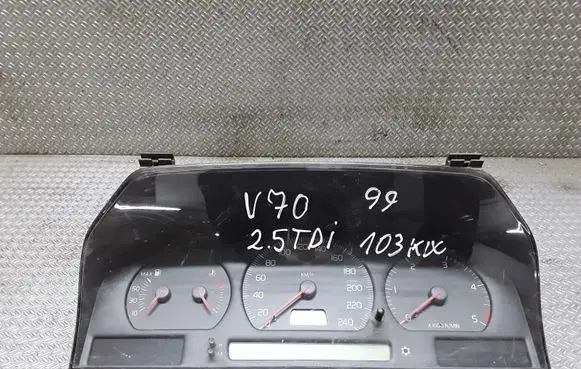 Volvo S70 V70 V70 XC Speedometer (instrument cluster) 9472523
