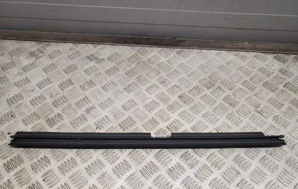 Porsche Cayenne (92A) Rubber seal front door window/glass 7P5839471B 7P5839472B
