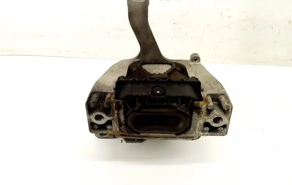 Skoda Octavia Mk3 (5E) Engine mount bracket