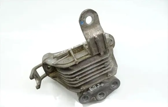 Chevrolet Cruze Engine mount bracket 13294212