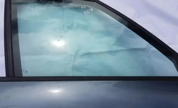 Citroen C4 Grand Picasso Front door window glass four-door