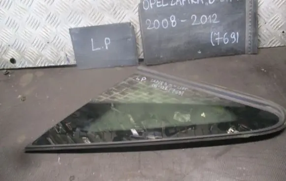 Opel Zafira B Front triangle window/glass 