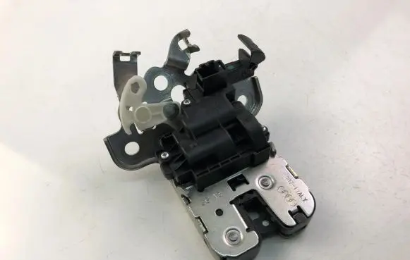 Audi A3 S3 8P Tailgate/trunk/boot lock/catch/latch 8R0827505