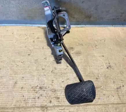 Mercedes-Benz C AMG W202 Brake pedal 2102900819 1945 19451