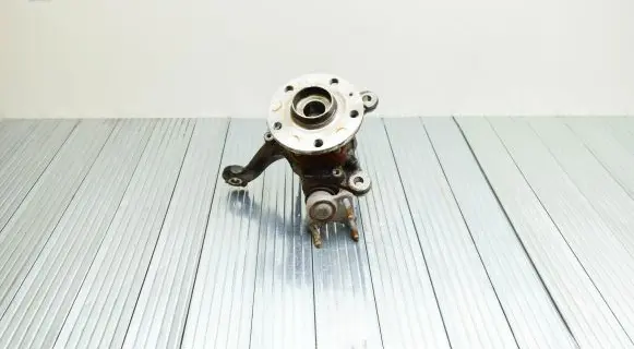 Volkswagen Jetta VI Front wheel hub 5C0256