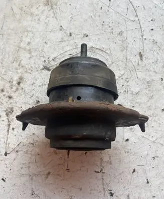 Engine mount bracket