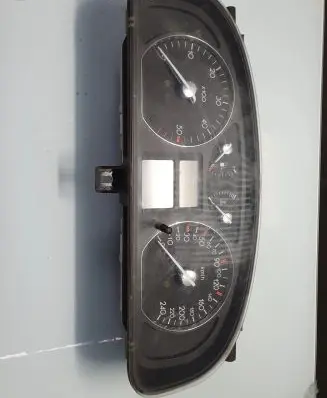 Renault Laguna II Speedometer (instrument cluster) 8200170314 6F1V4271