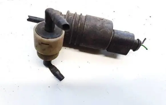 Volkswagen Golf III Windscreen/windshield washer pump 1j0973722