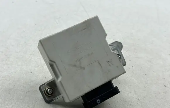 Toyota Avensis T250 Window wiper relay 150696 140206E 140206F