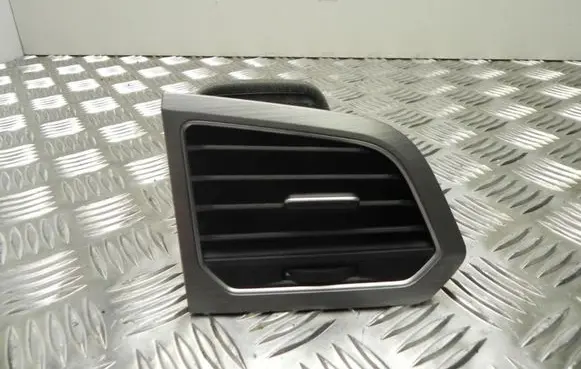 Rear air vent grill