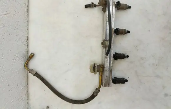 Honda CR-V Fuel injector supply line/pipe LJ09