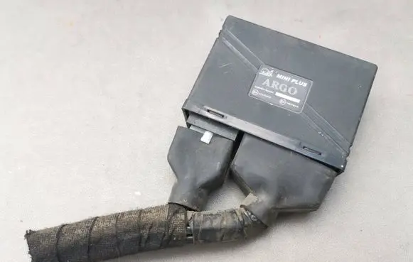 Toyota Prius (NHW20) LP gas control unit module 67R010016