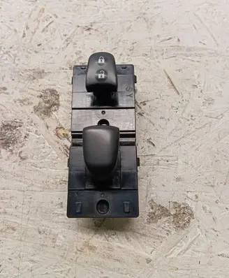 Nissan Juke II F16 Electric window control switch