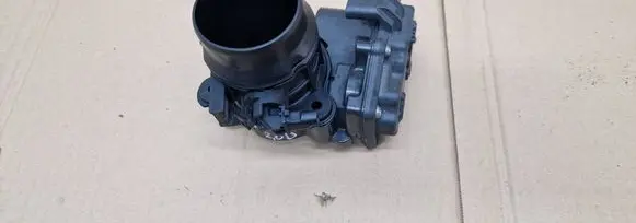 BMW 2 F46 Throttle valve 8512452
