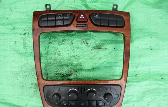 Mercedes-Benz C W203 Climate control unit A2038300785