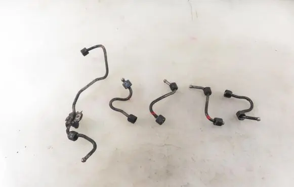 Peugeot Expert Fuel injector supply line/pipe 