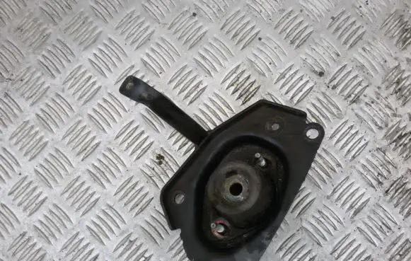Peugeot 307 Engine mount bracket