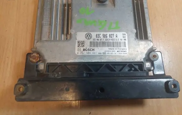 Volkswagen Tiguan Engine control unit/module ECU 0261S04441 03C906027A 03C906027F