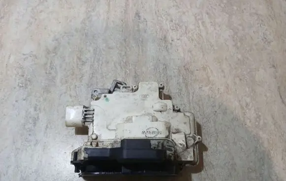 Audi A6 S6 C6 4F Rear door lock 4F0839015