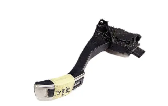 Accelerator throttle pedal