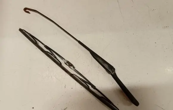 Opel Vivaro Windshield/front glass wiper blade 7700311585 91165493