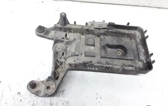 Volkswagen PASSAT B6 Battery tray 1K0915333C