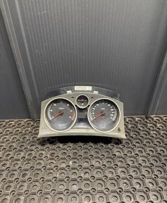 Speedometer (instrument cluster)