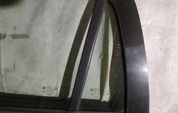 Opel Astra G Rear vent window glass 