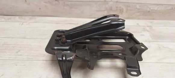 Toyota Auris 150 Battery tray