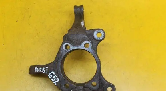Front wheel hub spindle knuckle