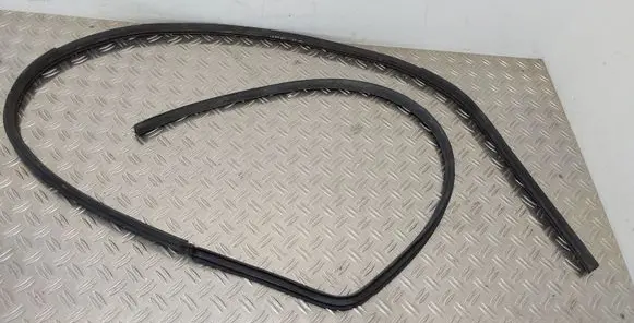 Toyota GT 86 Front door rubber seal 
