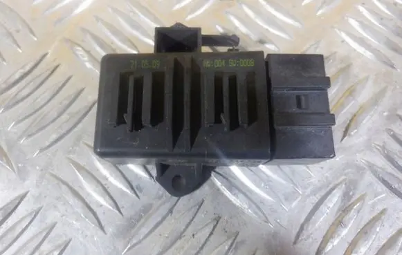 Volkswagen Polo V 6R Seat heating relay 6R0959772