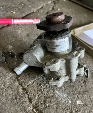 BMW X1 E84 Power steering pump 6780459