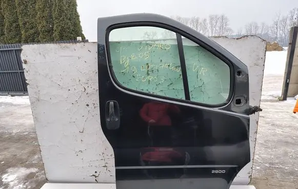 Opel Vivaro Front door 