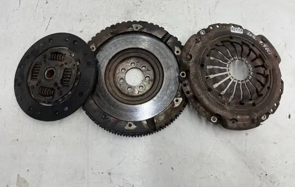 Dacia Sandero Clutch set kit 8200335084