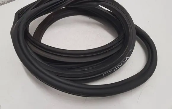 Opel Mokka Trunk rubber seal (body) 94506897