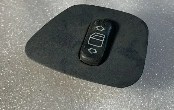 Mercedes-Benz E W210 Electric window control switch 2108208210