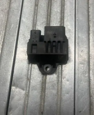 BMW 3 F30 F35 F31 Glow plug pre-heat relay 857008702 120408 0522120103